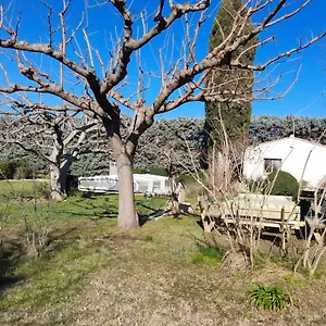  Hébergement de vacances Maison Provençale Chaleureuse Avec Piscine
